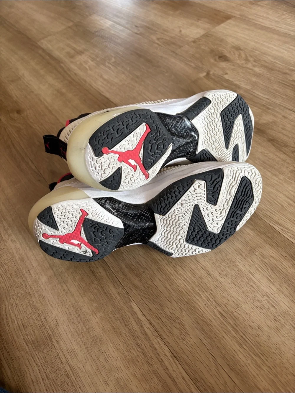 EUC Air Jordan shoes- Size 6Y